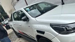 Toyota Hilux 2023 White