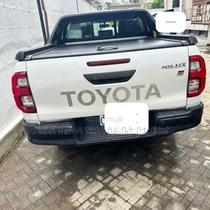 Toyota Hilux 2023 White