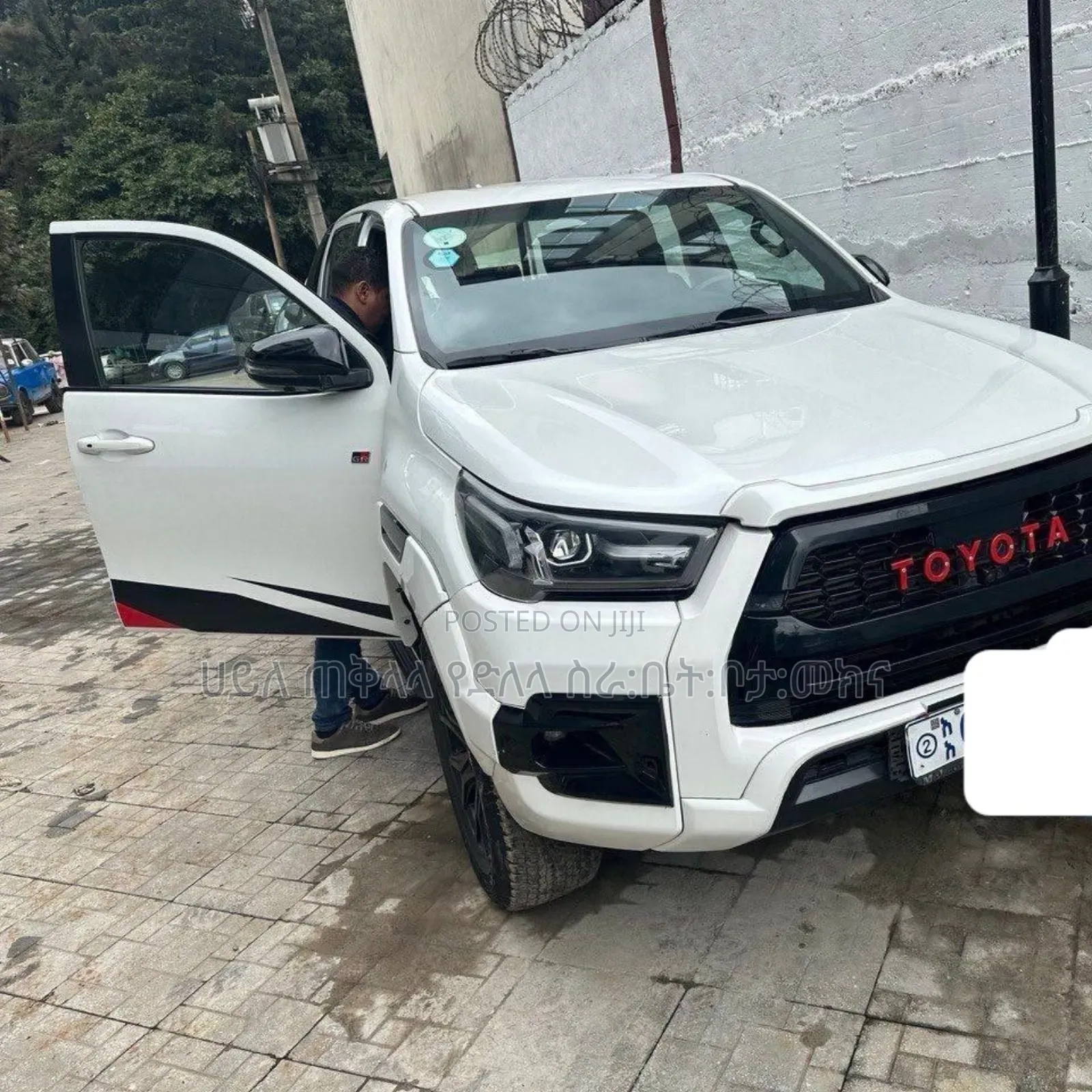 Toyota Hilux 2023 White