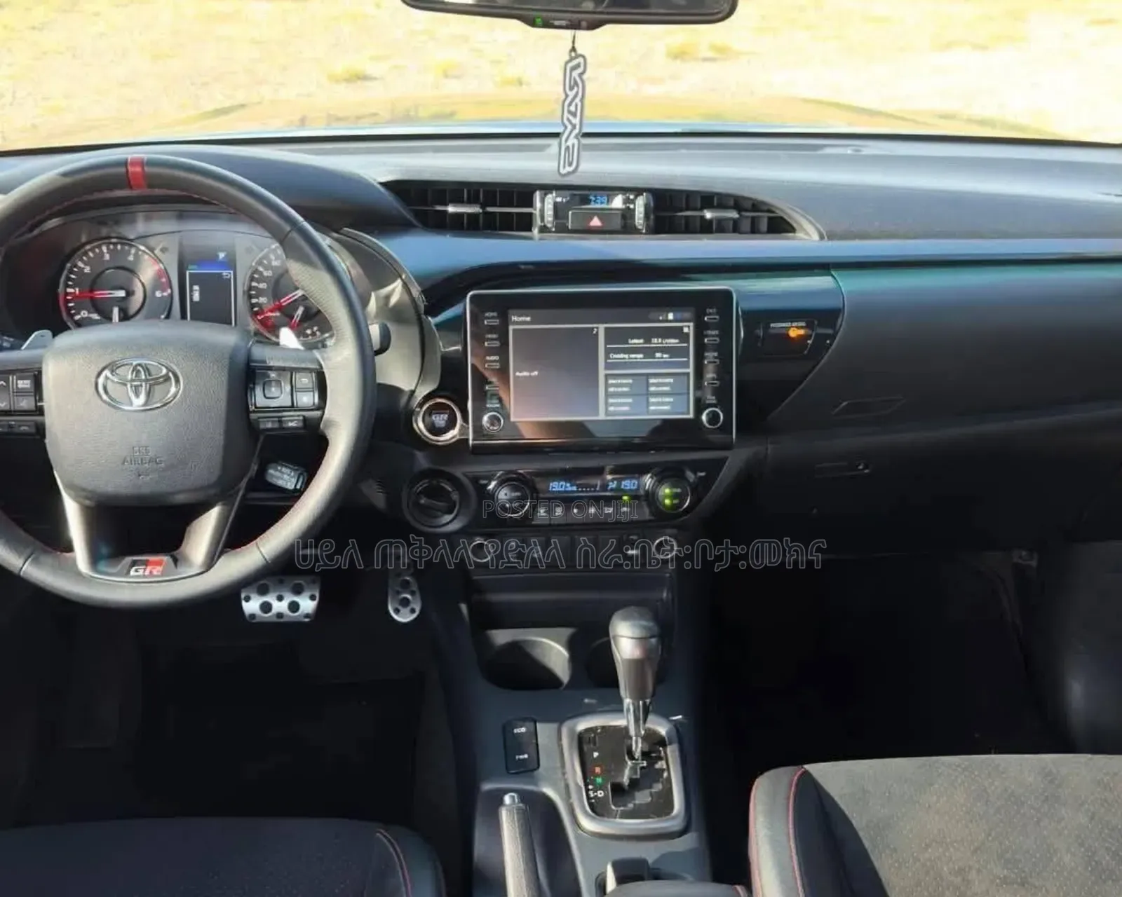 Toyota Hilux 2023 White