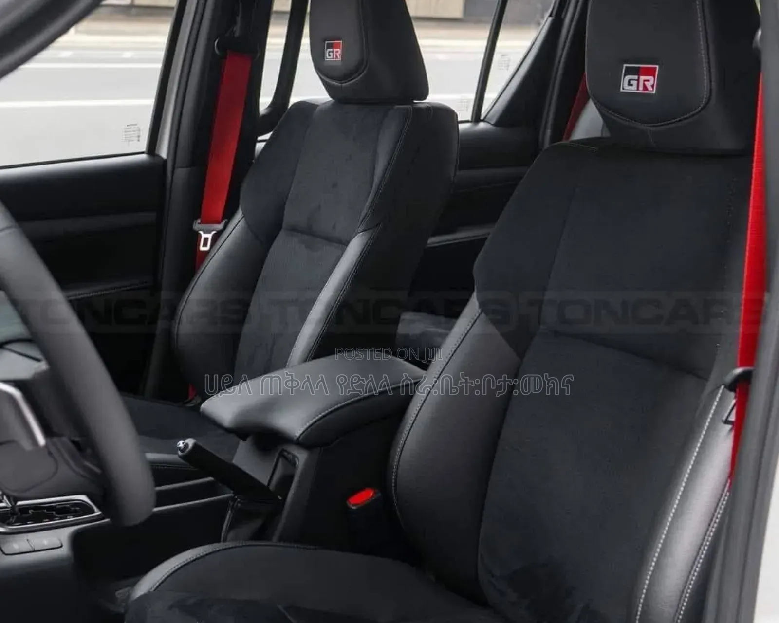 Toyota Hilux 2023 White