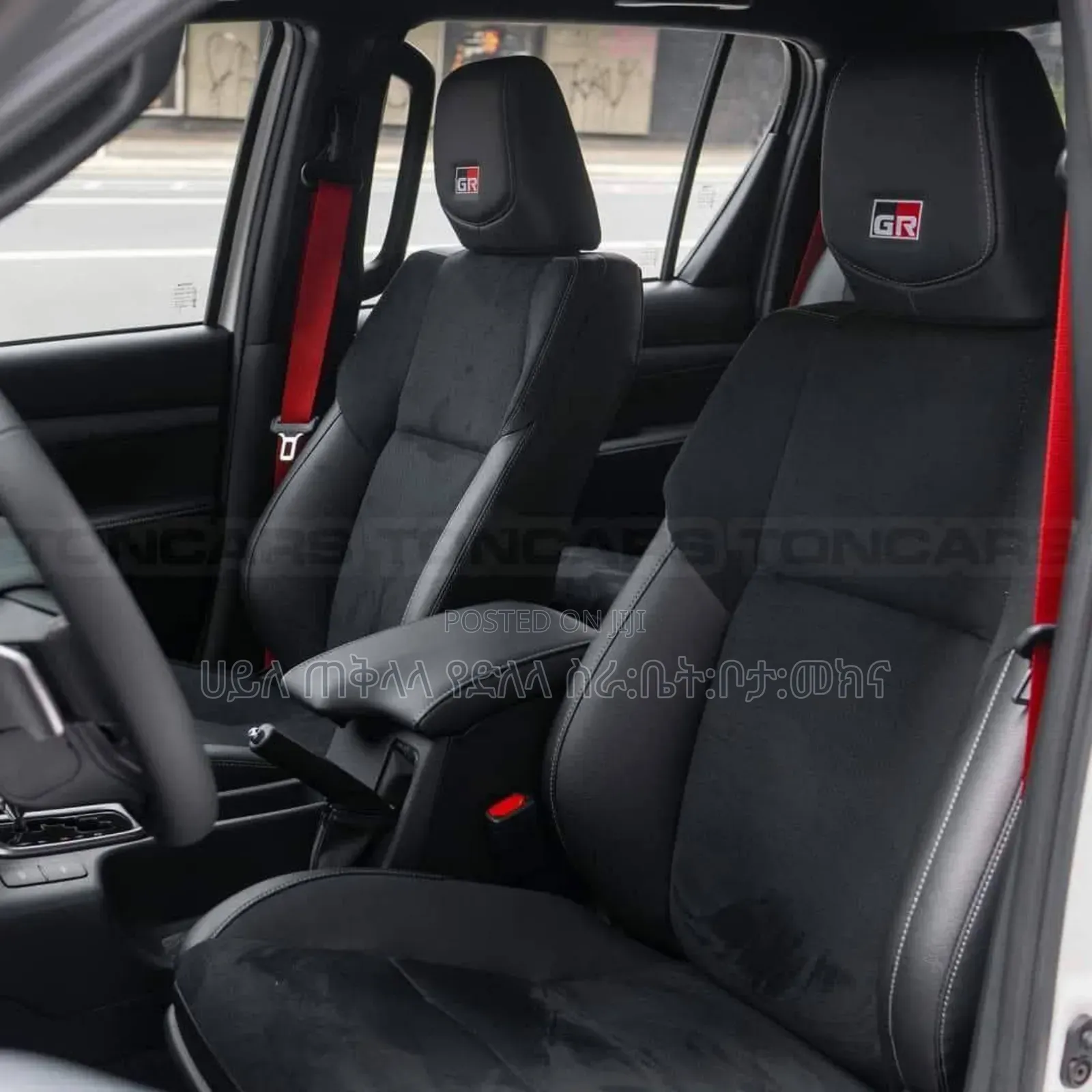 Toyota Hilux 2023 White