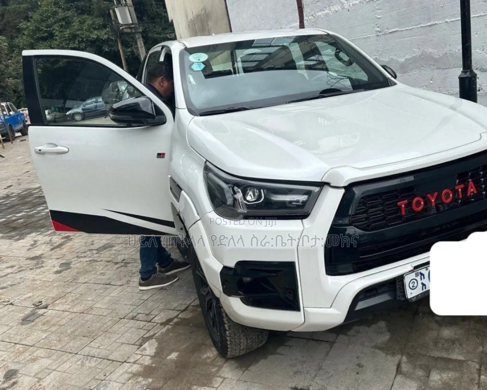 Toyota Hilux 2023 White