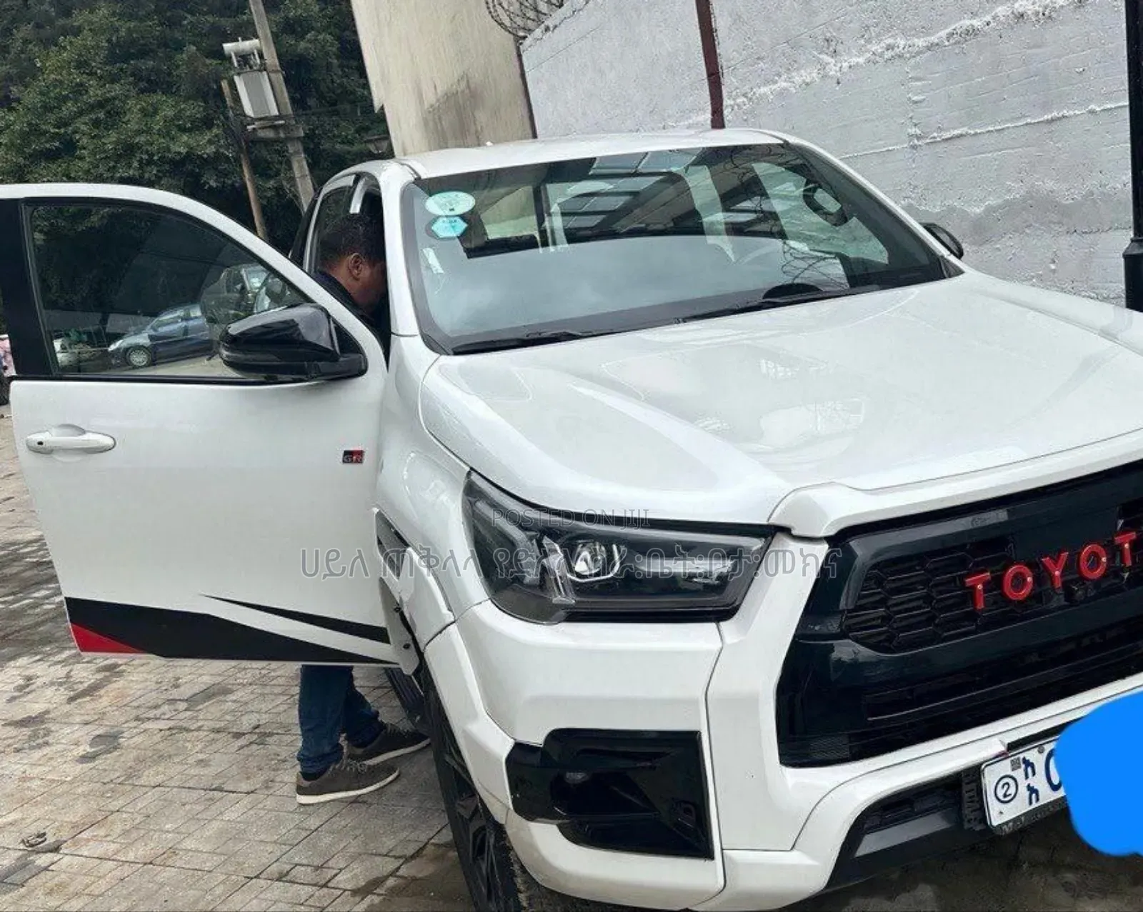 Toyota Hilux 2023 White