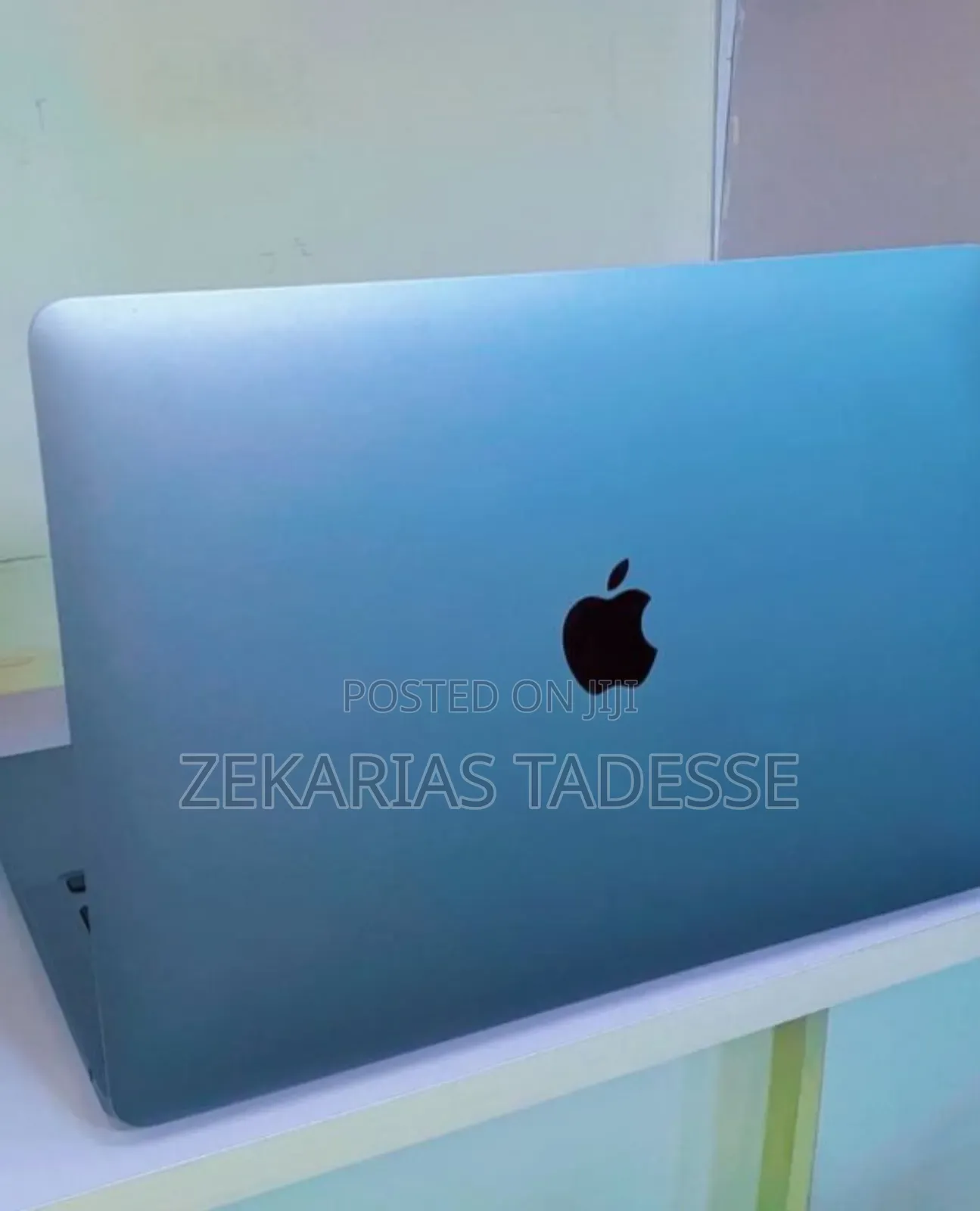 New Laptop Apple MacBook 2020 8GB Apple M1 SSD 256GB