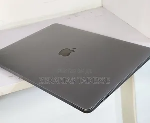 New Laptop Apple MacBook Pro 2019 8GB Intel Core i5 SSD 256GB