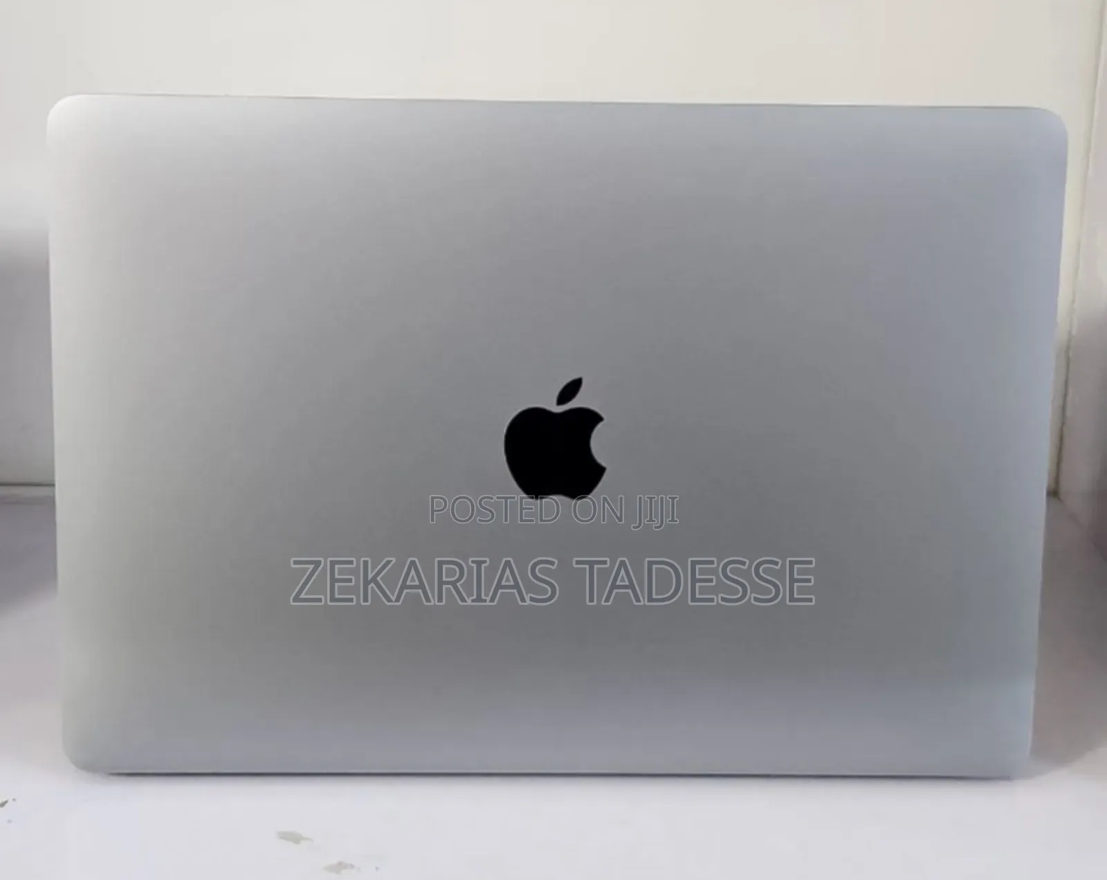New Laptop Apple MacBook Pro 2019 8GB Intel Core i5 SSD 256GB