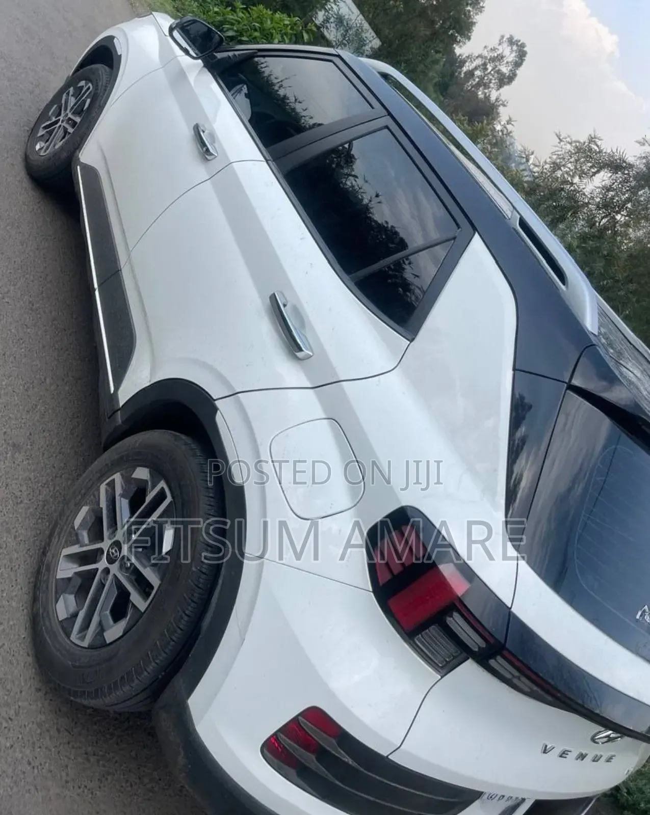 Hyundai Venue 2023 White