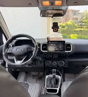 Hyundai Venue 2023 White