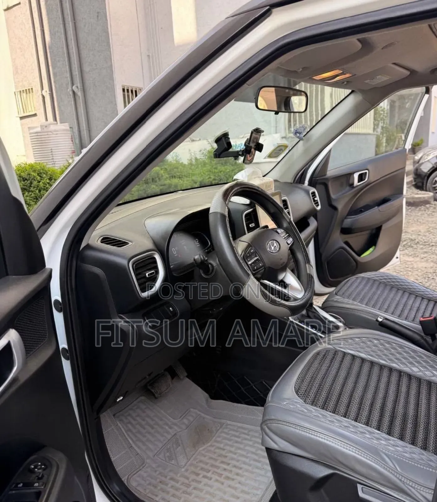 Hyundai Venue 2023 White