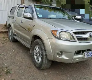 Toyota Hilux 2008 Gold