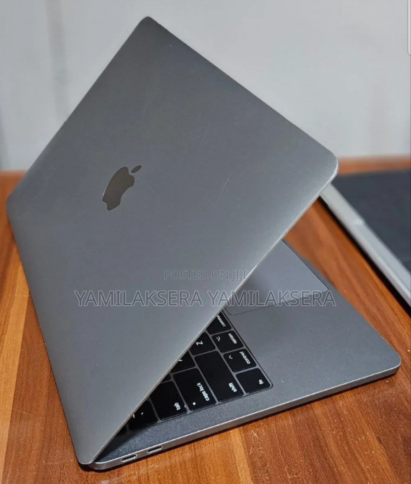 New Laptop Apple MacBook Pro 2017 8GB Intel Core i5 SSD 256GB