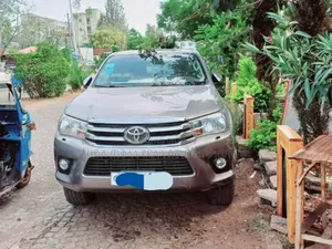 Toyota Hilux 2017 Gray