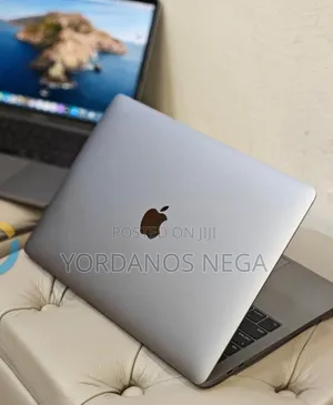 New Laptop Apple MacBook Pro 2019 16GB Intel Core i7 SSD 256GB