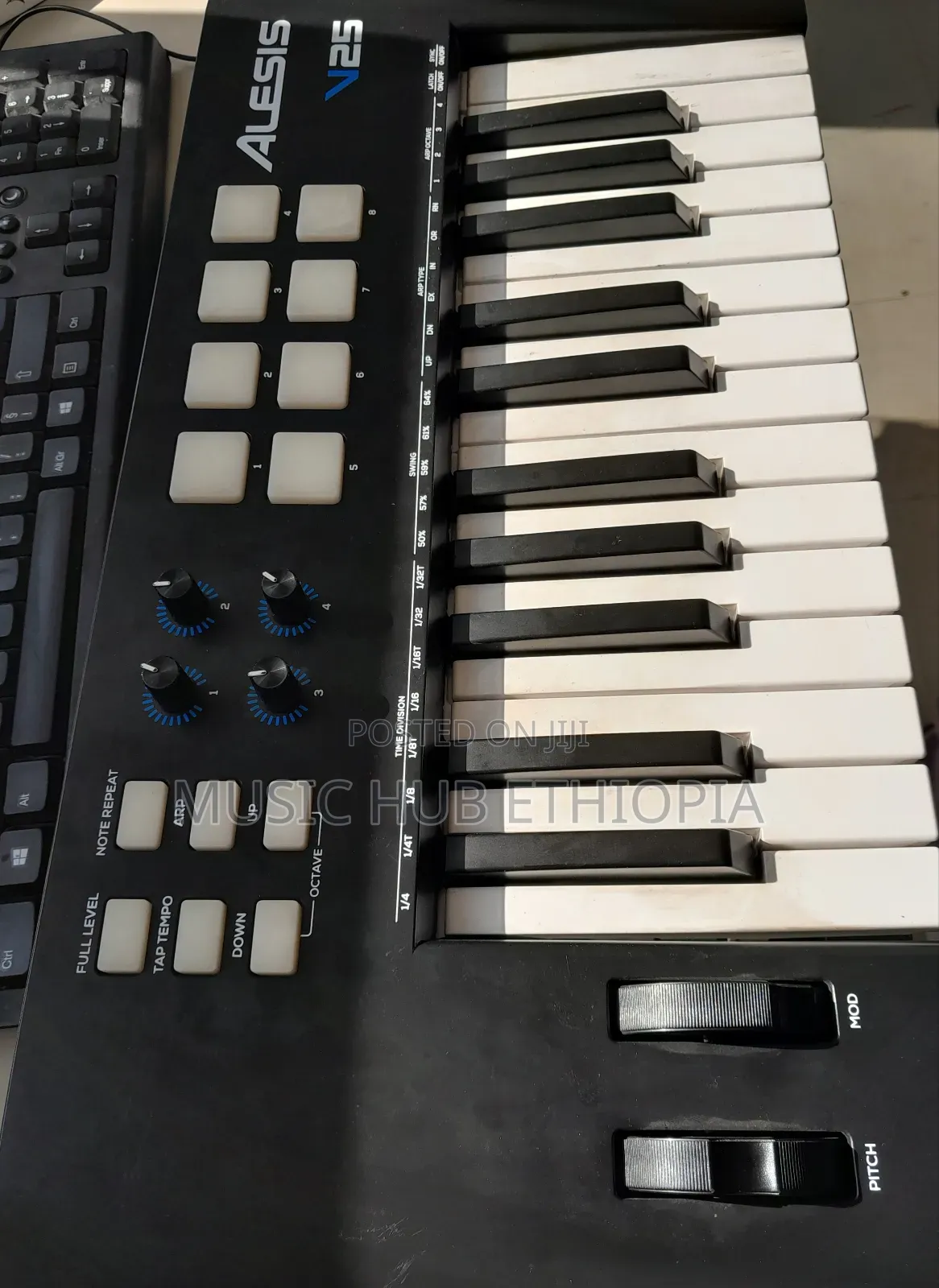 Alesis V25 Midi Keyboard