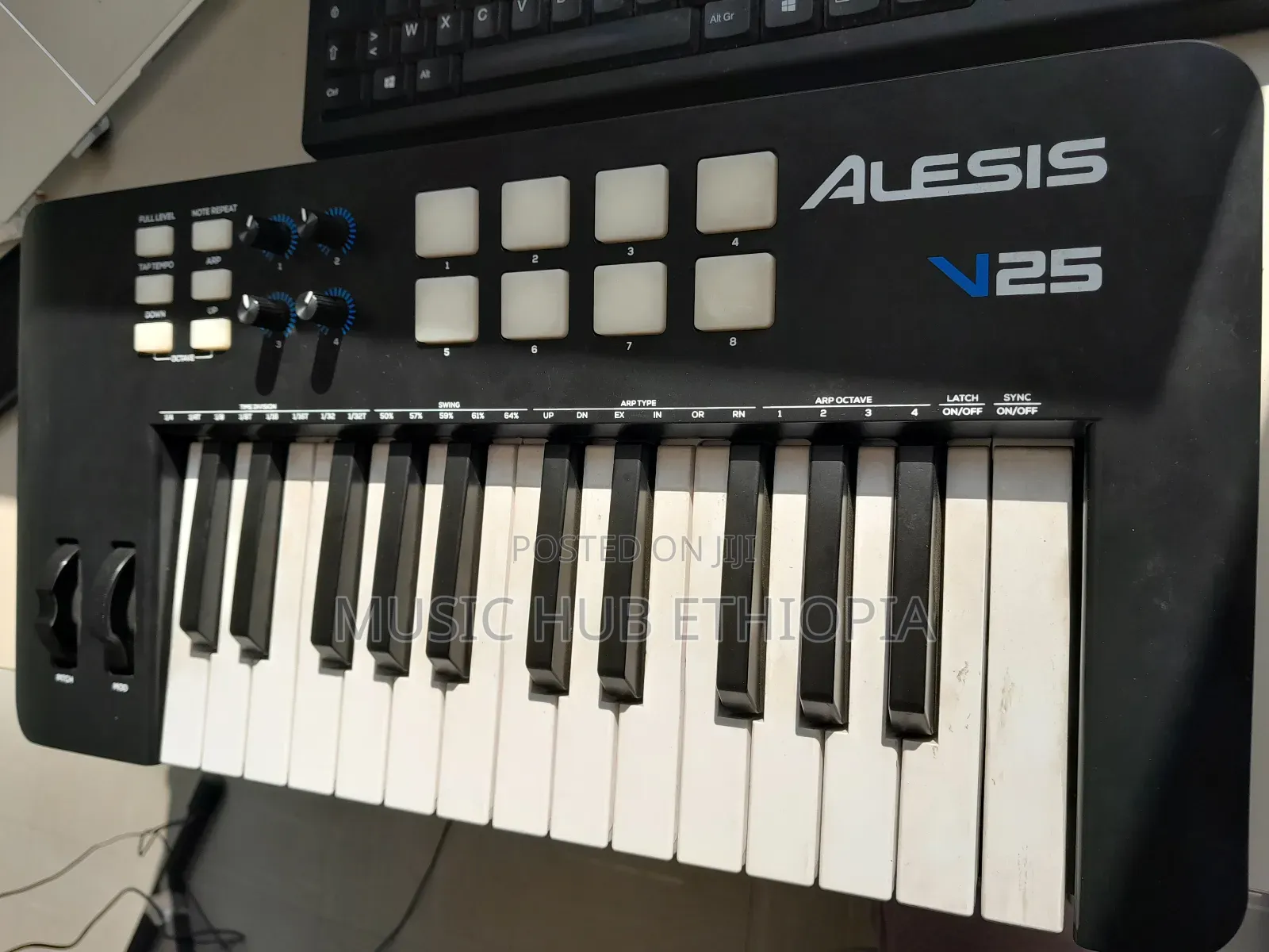 Alesis V25 Midi Keyboard