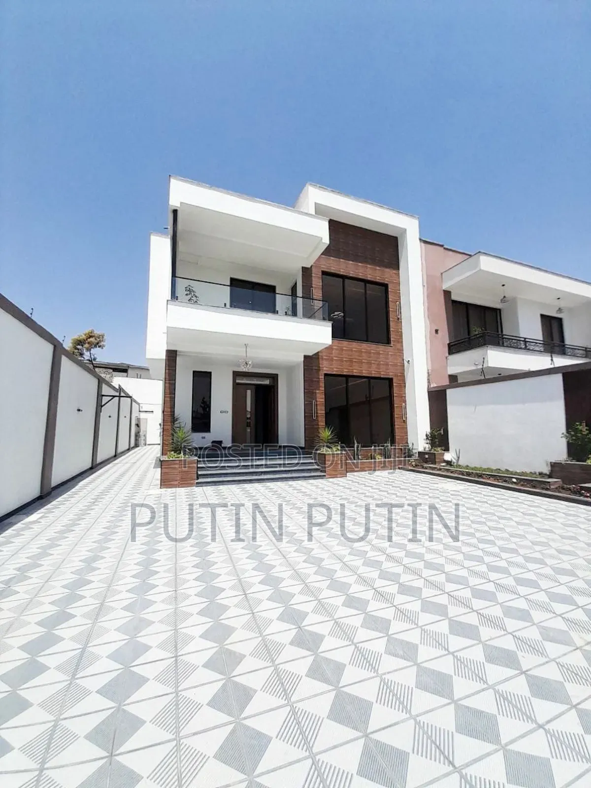 7bdrm Townhouse/Terrace in Bole for sale