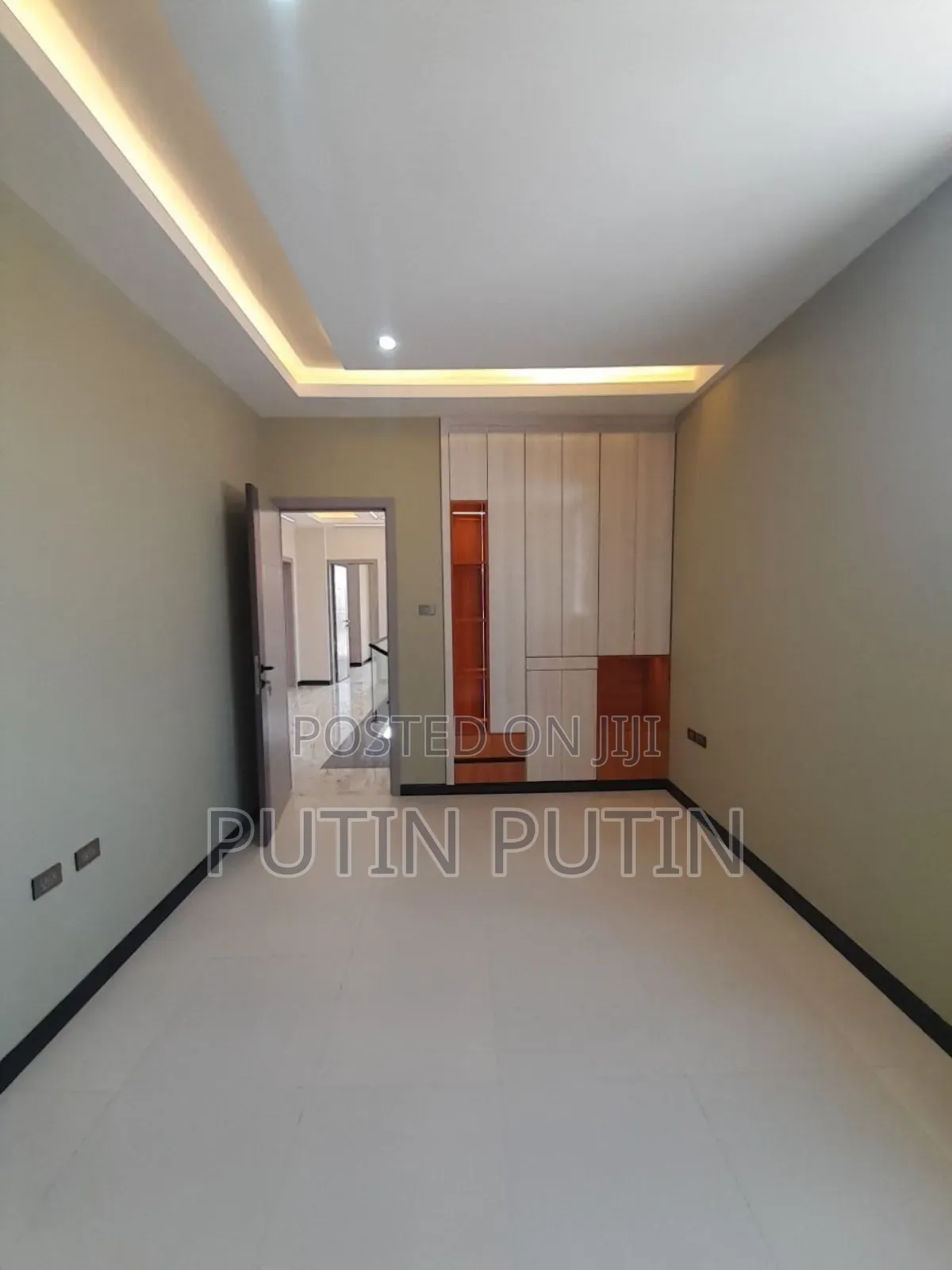 7bdrm Townhouse/Terrace in Bole for sale