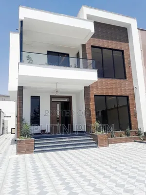 7bdrm Townhouse/Terrace in Bole for sale
