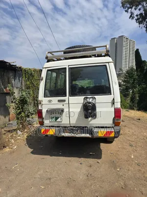 Toyota Land Cruiser 2006 White