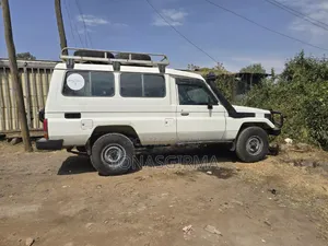 Toyota Land Cruiser 2006 White