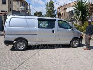 Toyota HiAce 2001 Silver