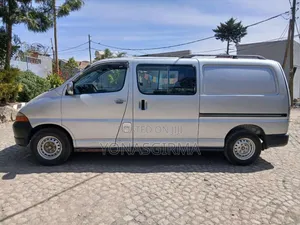 Toyota HiAce 2001 Silver