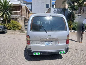 Toyota HiAce 2001 Silver