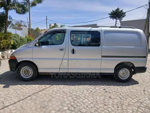 Toyota HiAce 2001 Silver