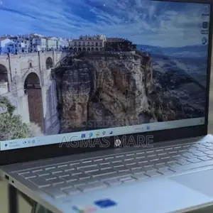 New Laptop HP Pavilion 15 8GB Intel Core i5 SSD 512GB