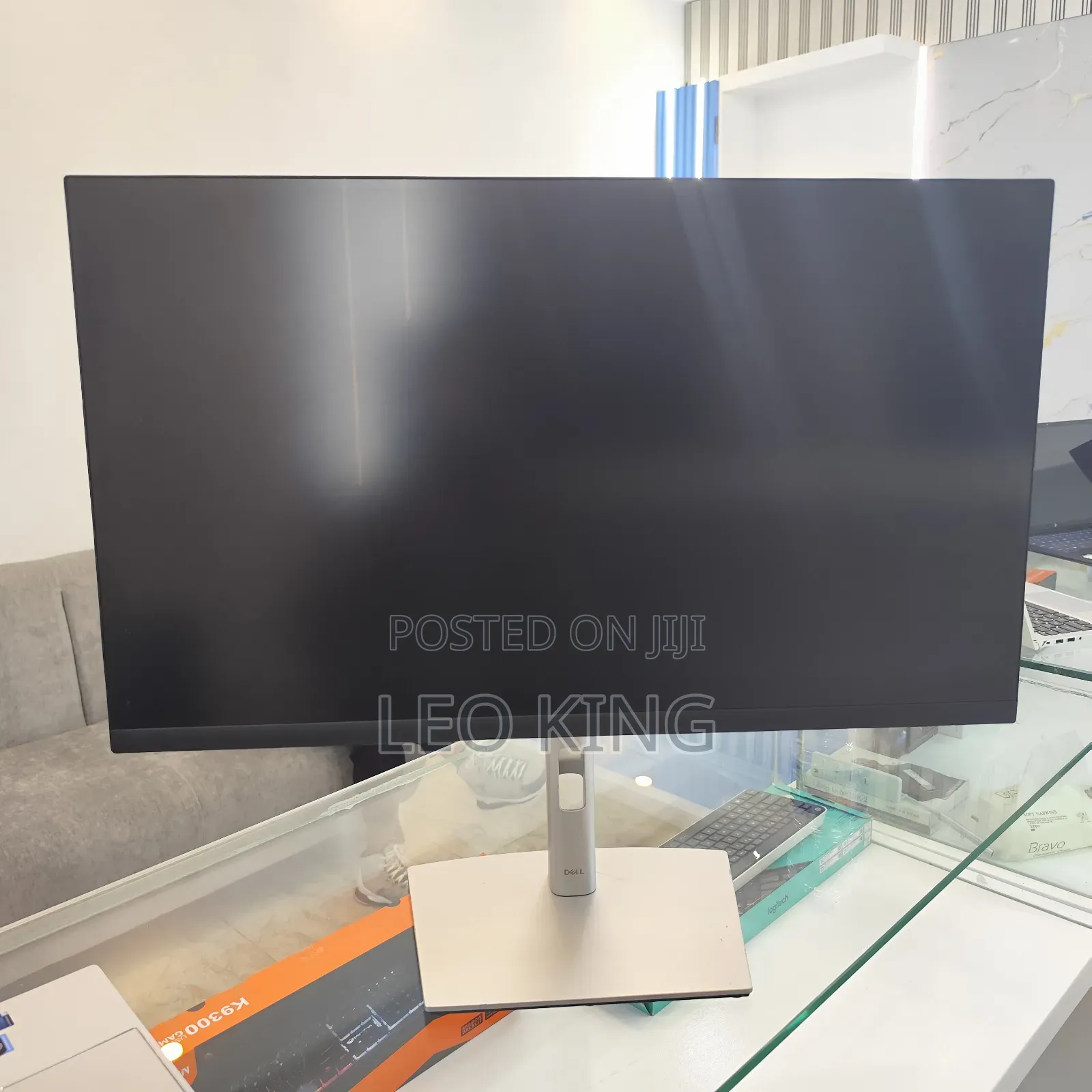 Dell Monitor 27" Frameless Uhd ,60 Hz Refesh Rate, Slightly Used