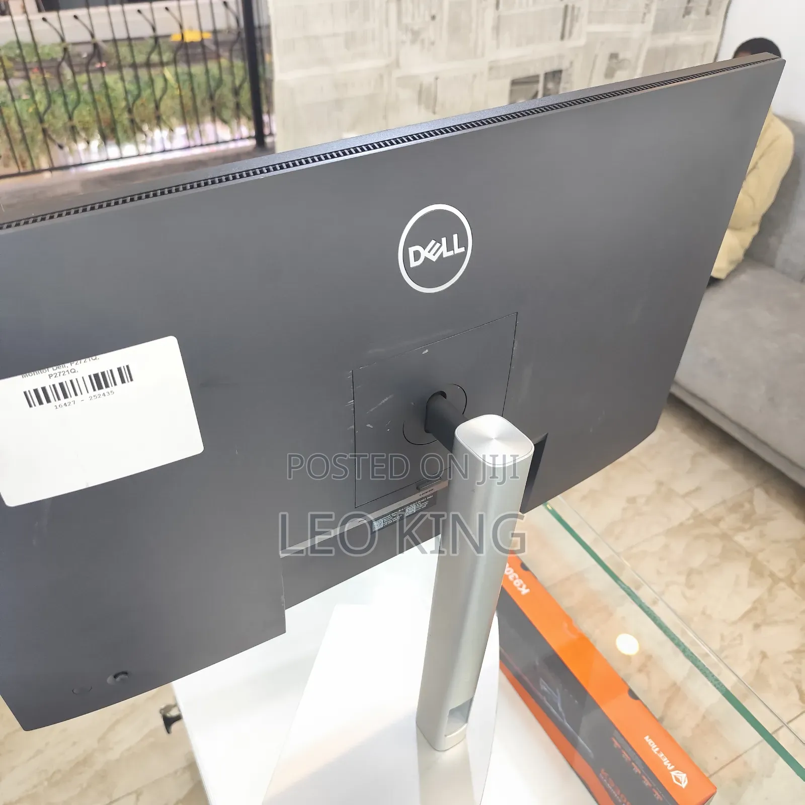 Dell Monitor 27" Frameless Uhd ,60 Hz Refesh Rate, Slightly Used