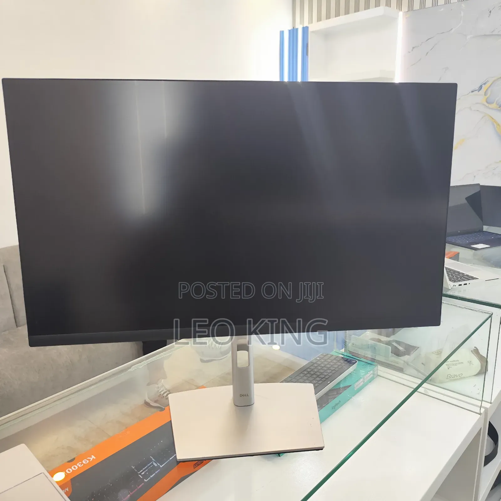 Dell Monitor 27" Frameless Uhd ,60 Hz Refesh Rate, Slightly Used