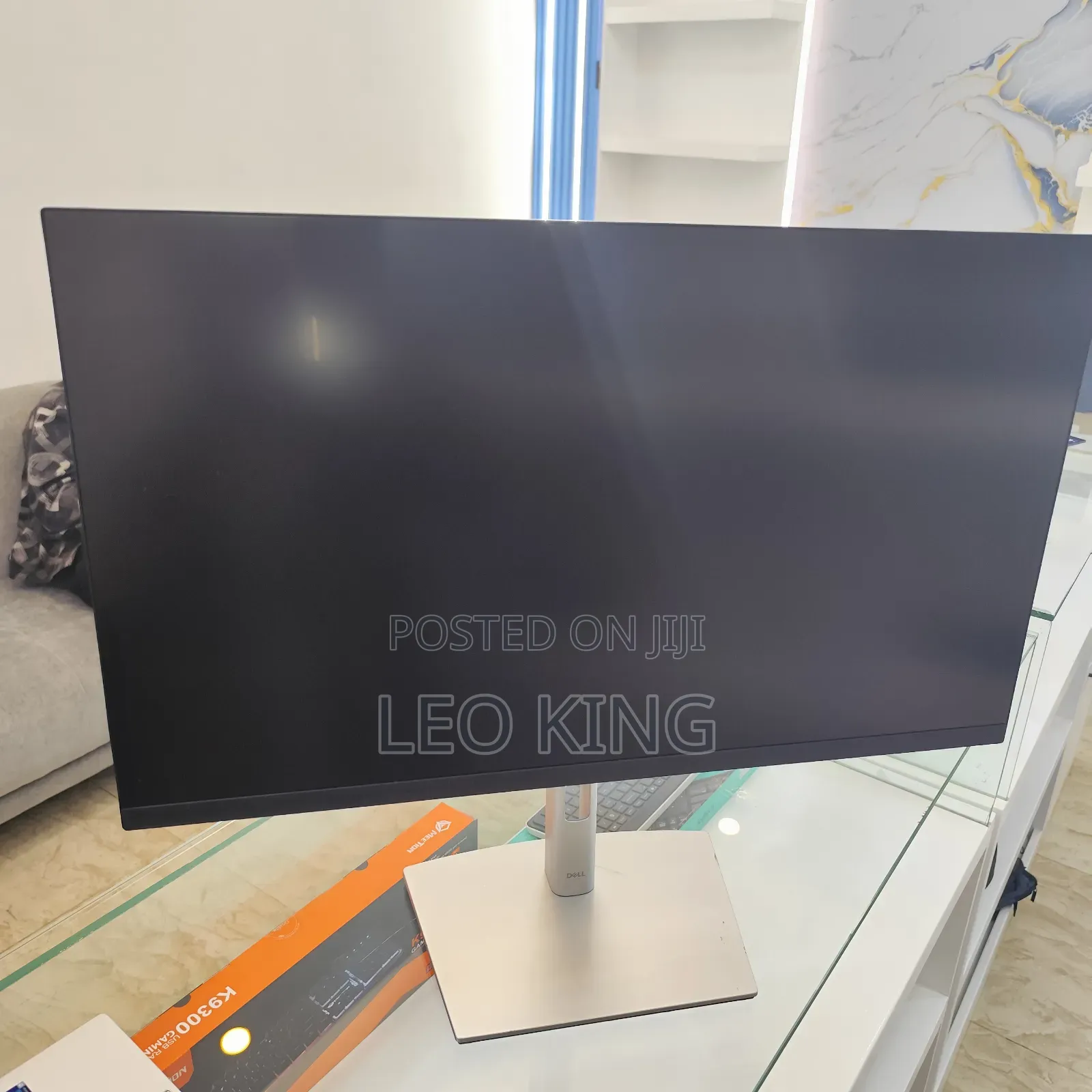 Dell Monitor 27" Frameless Uhd ,60 Hz Refesh Rate, Slightly Used