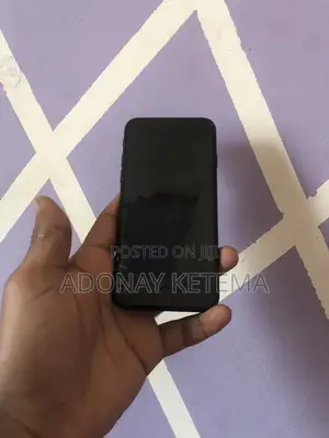 Apple iPhone SE (2020) 64 GB Black