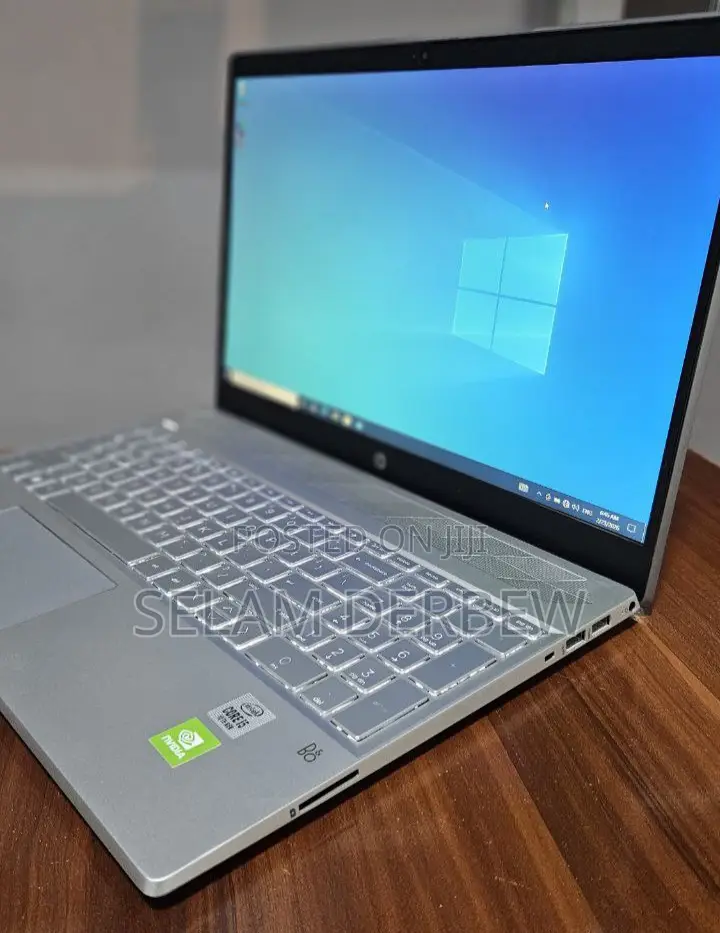 New Laptop HP Pavilion 15 8GB Intel Core i5 SSD 256GB