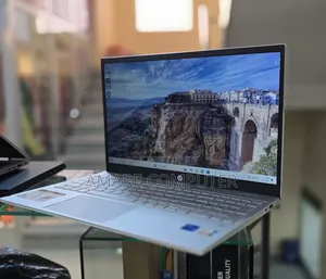 New Laptop HP Pavilion 15 8GB Intel Core i5 SSD 512GB