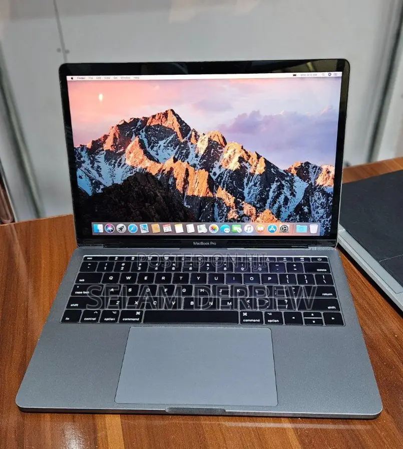 New Laptop Apple MacBook Pro 2017 8GB Intel Core i5 SSD 256GB
