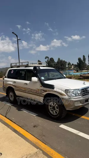 Toyota Land Cruiser 2003 White