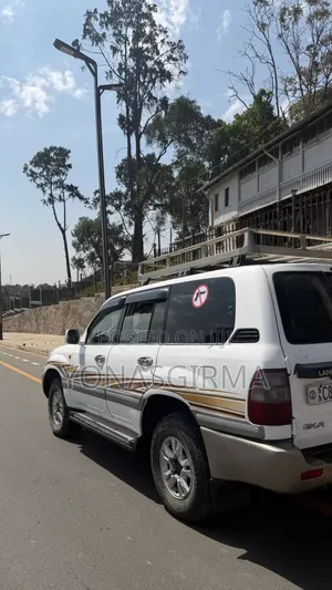 Toyota Land Cruiser 2003 White