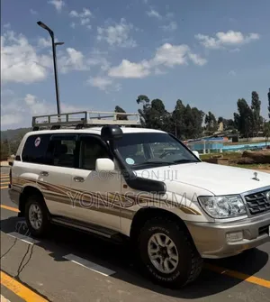 Toyota Land Cruiser 2003 White