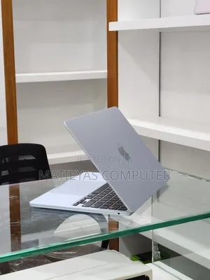 New Laptop Apple MacBook Air 2025 M4 13-inch 16GB Apple M4 SSD 256GB