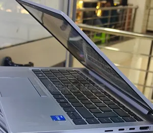 New Laptop HP EliteBook 830 G8 16GB Intel Core i5 SSD 512GB