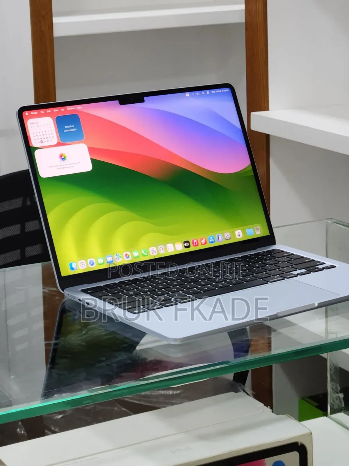 New Laptop Apple MacBook Air 2025 M4 15-inch 16GB Apple M4 SSD 256GB