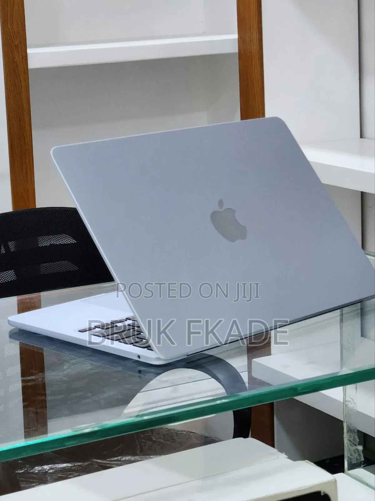 New Laptop Apple MacBook Air 2025 M4 15-inch 16GB Apple M4 SSD 256GB