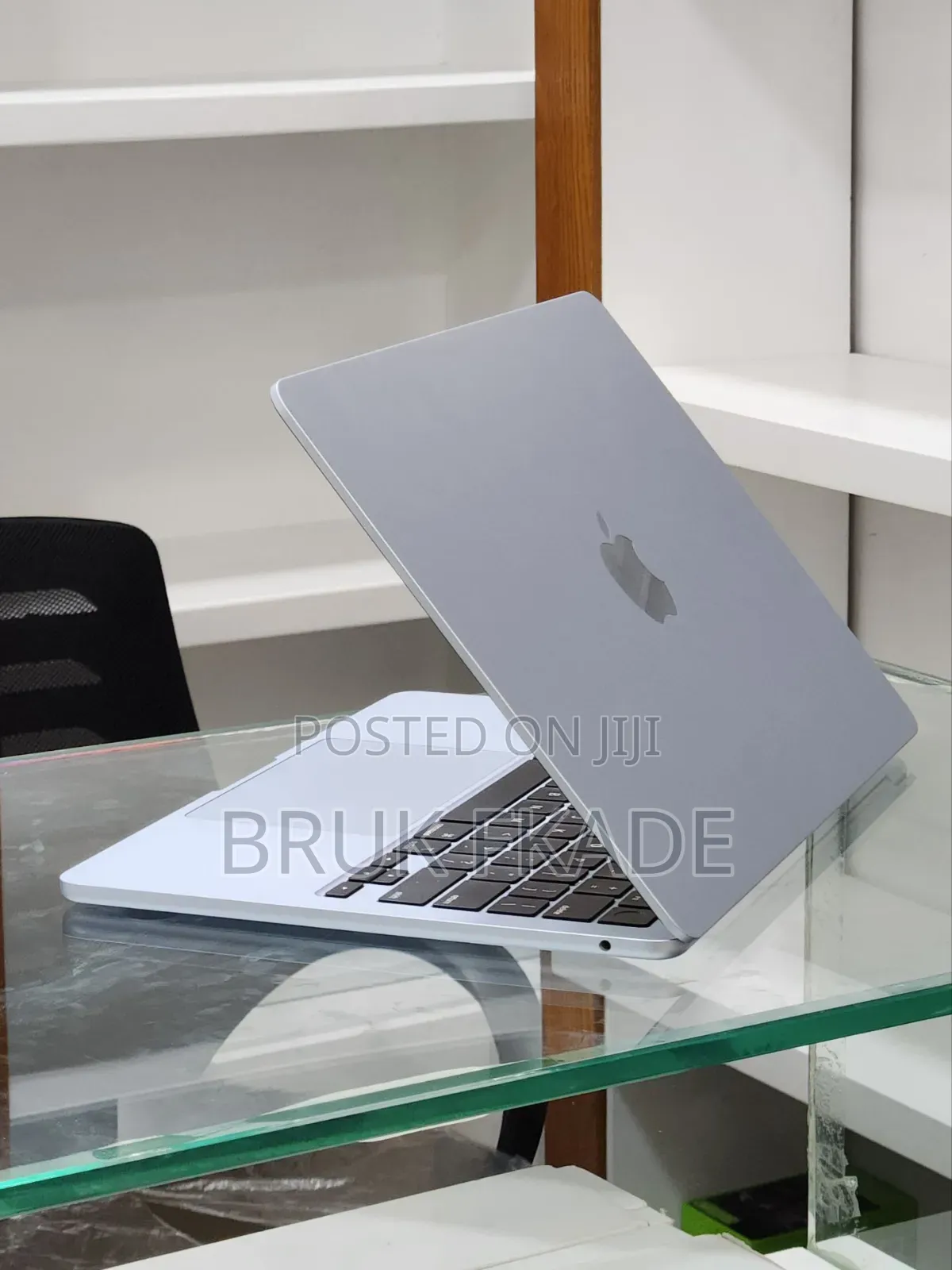 New Laptop Apple MacBook Air 2025 M4 15-inch 16GB Apple M4 SSD 256GB