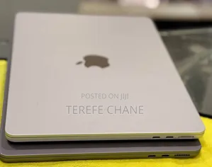 New Laptop Apple MacBook Air 2023 M2 8GB Intel Core i5 SSD 256GB