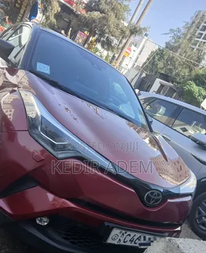 Toyota C-HR 2021 Red
