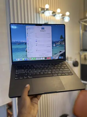 New Laptop Apple Macbook Pro 2025 M5 14-inch 16GB Apple M5 SSD 512GB