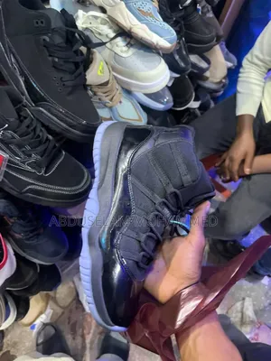 Jordan 11 Black and Blue Clour